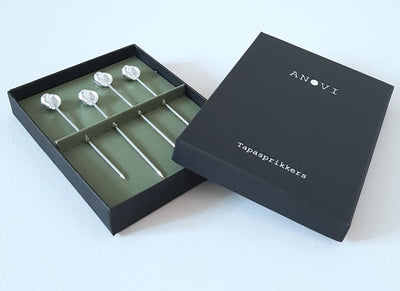 Anovi Tapasprikkers Schelpmotief - Handgemaakt uit Zilvertin - 8 cm - Set van 4 in Luxe Geschenkdoos