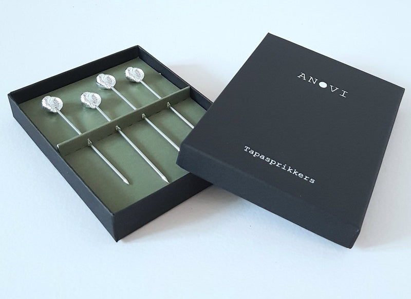 Anovi Tapasprikkers Schelpmotief - Handgemaakt uit Zilvertin - 8 cm - Set van 4 in Luxe Geschenkdoos